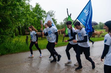 KLJUB KISLEMU VREMENU JE SLOVENSKA OLIMPIJSKA BAKLA V BOROVNICO PRINESLA OLIMPIJSKI ŽAR 28